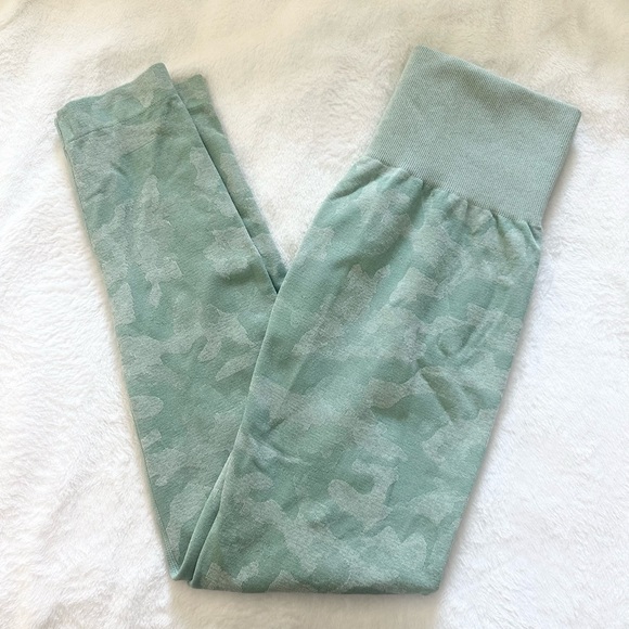NVGTN Sage Green Camo Seamless Leggings sz S - Picture 1 of 4